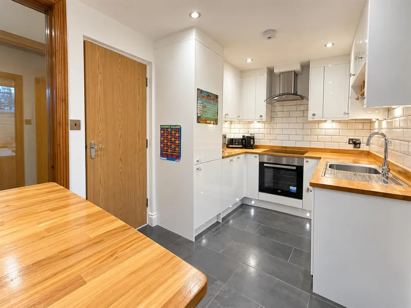 Clunae Suite, Balmoral Executive Suites, 8 Clarendon Road, St Helier, JE2 3YW — photograph 8