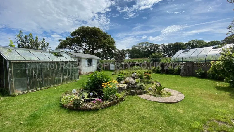 Large 3 Bed 2 Bath Bungalow, Rural St John — photograph 3