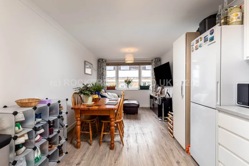 SPACIOUS 1 BED FLAT, St Helier — photograph 2