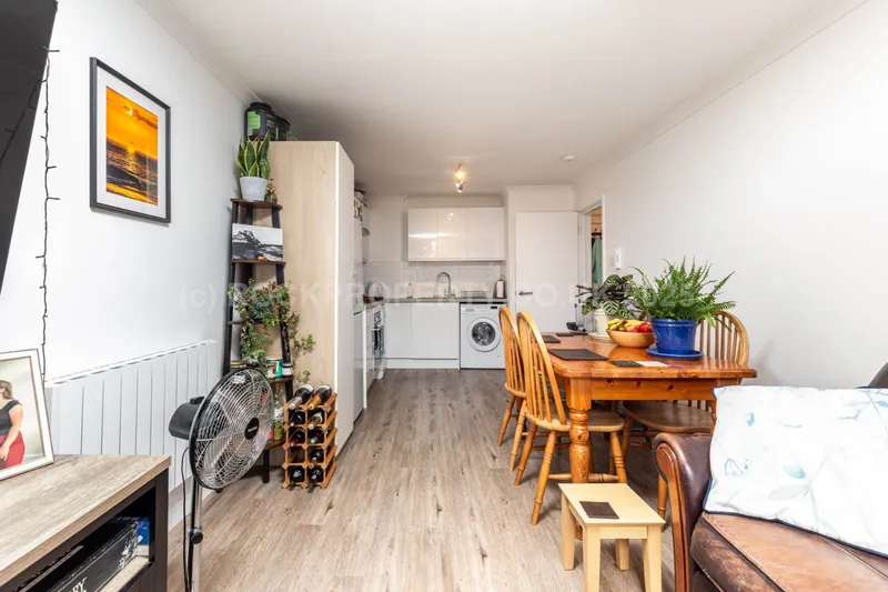 SPACIOUS 1 BED FLAT, St Helier — photograph 5