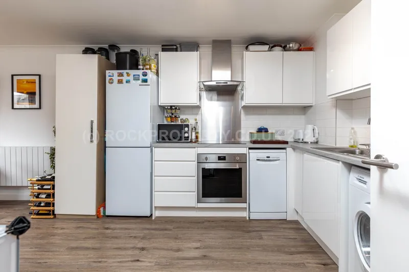 SPACIOUS 1 BED FLAT, St Helier — photograph 7