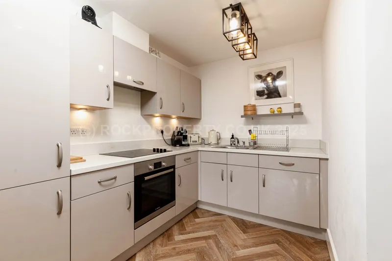 1 Bed + Sunny S/F Balcony, College Gardens, La Pouquelaye — photograph 10
