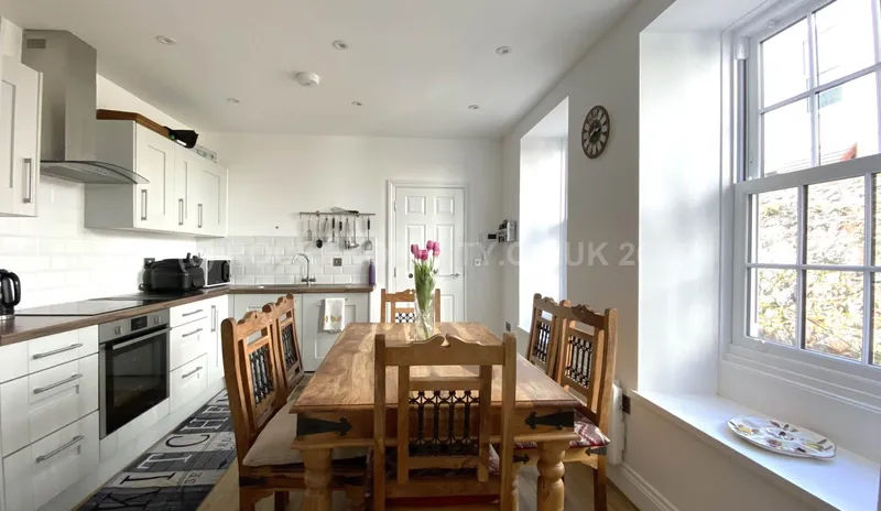 LOVELY 2 BED COTTAGE, The Parade, St Helier — photograph 4