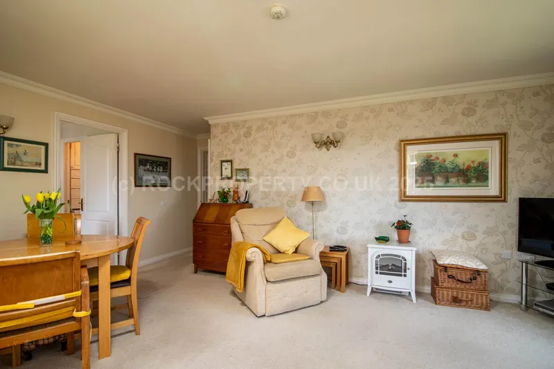 SUPERB 2 BED APARTMENT, Oaklands Manor, Rural St Saviour — photograph 7