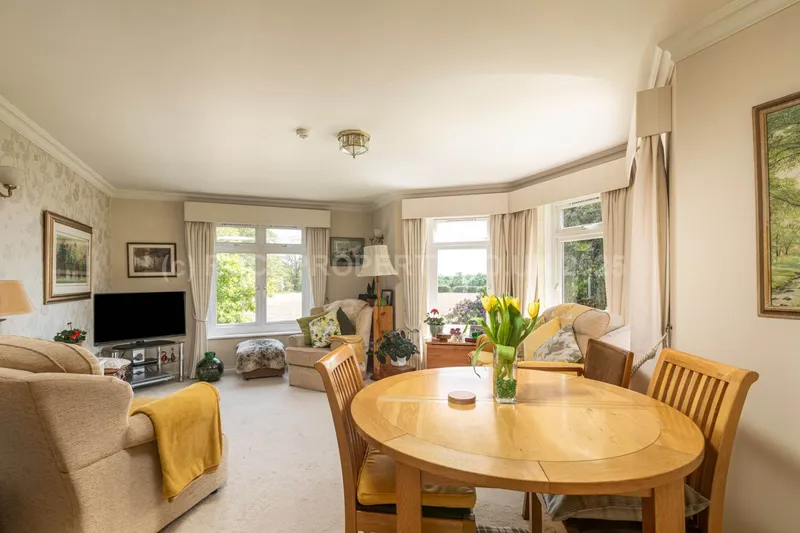SUPERB 2 BED APARTMENT, Oaklands Manor, Rural St Saviour — photograph 5