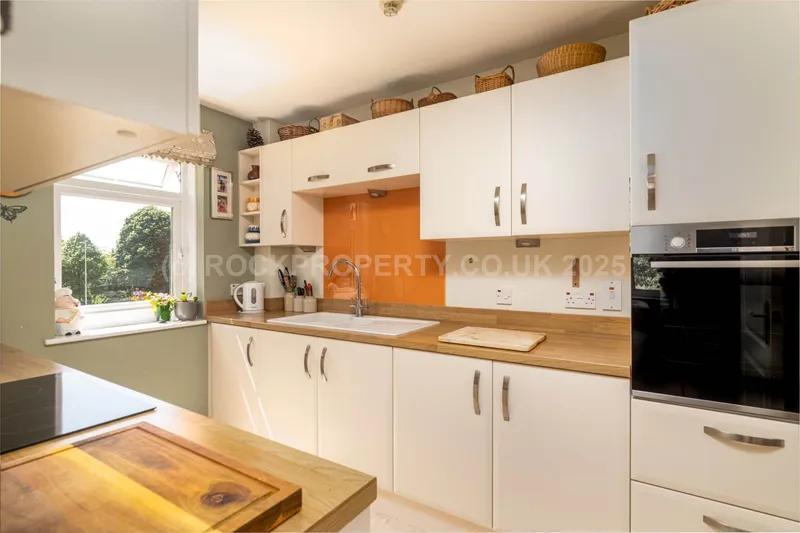 SUPERB 2 BED APARTMENT, Oaklands Manor, Rural St Saviour — photograph 10