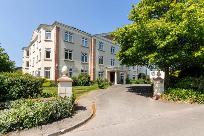 SUPERB 2 BED APARTMENT, Oaklands Manor, Rural St Saviour — main photograph