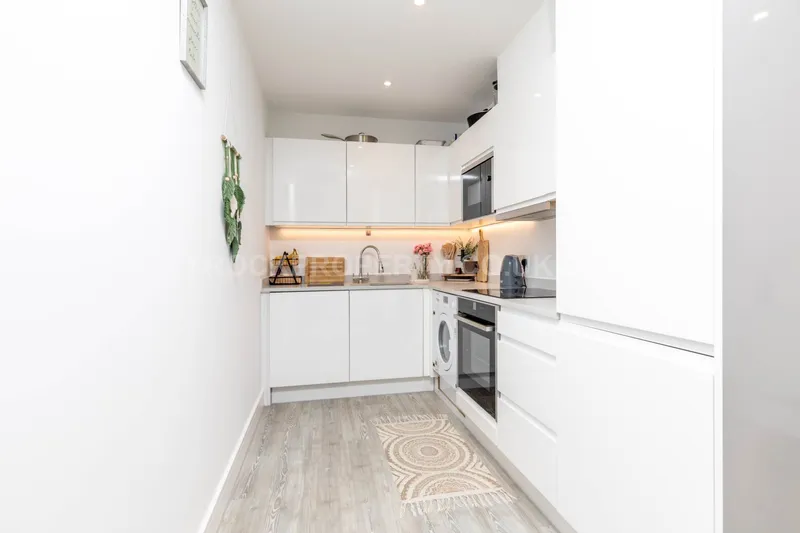 Immaculate 1 Bed Garden Flat, The Soane, St Helier — photograph 6