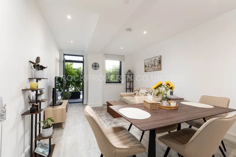 Immaculate 1 Bed Garden Flat, The Soane, St Helier — photograph 9