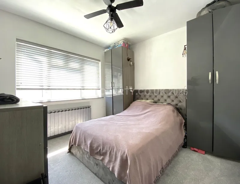 Large 2 Bedroom Flat + Parking, First Tower, St Helier — photograph 10