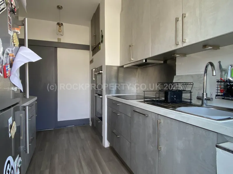 Large 2 Bedroom Flat + Parking, First Tower, St Helier — photograph 6