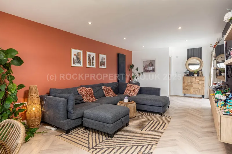 Detached 3 Bed 2 Bath Bungalow, Victoria Road, St Saviour — photograph 7