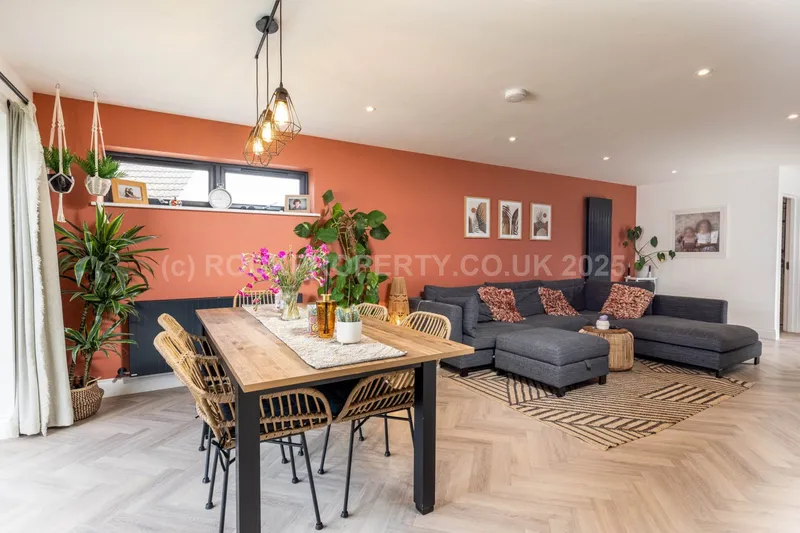 Detached 3 Bed 2 Bath Bungalow, Victoria Road, St Saviour — photograph 8