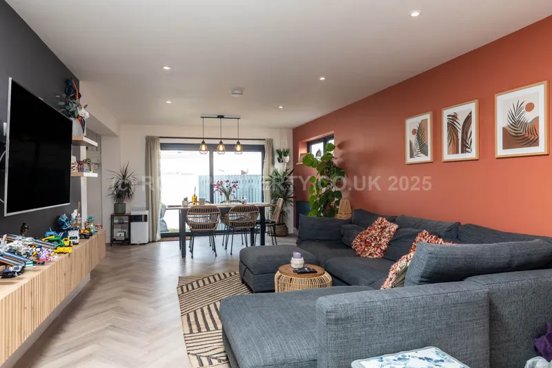 Detached 3 Bed 2 Bath Bungalow, Victoria Road, St Saviour — photograph 6