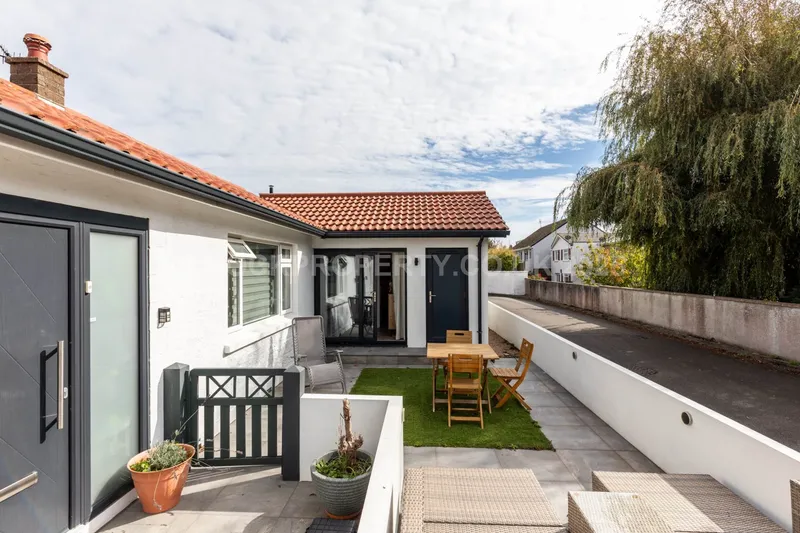 Detached 3 Bed 2 Bath Bungalow, Victoria Road, St Saviour — photograph 2