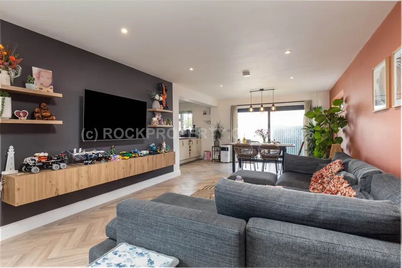 Detached 3 Bed 2 Bath Bungalow, Victoria Road, St Saviour — photograph 5