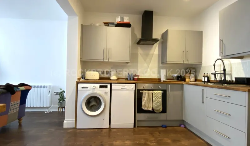 2 Beds - Fantastic Value, Kensington Place, St Helier — photograph 7