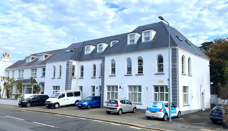 2 Double Beds / Dual Aspect / Parking, Leighton Court, St Aubin's Inner Rd — main photograph