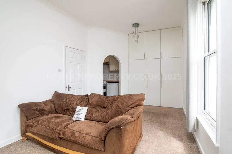 2 Double Beds / Dual Aspect / Parking, Leighton Court, St Aubin's Inner Rd — photograph 5