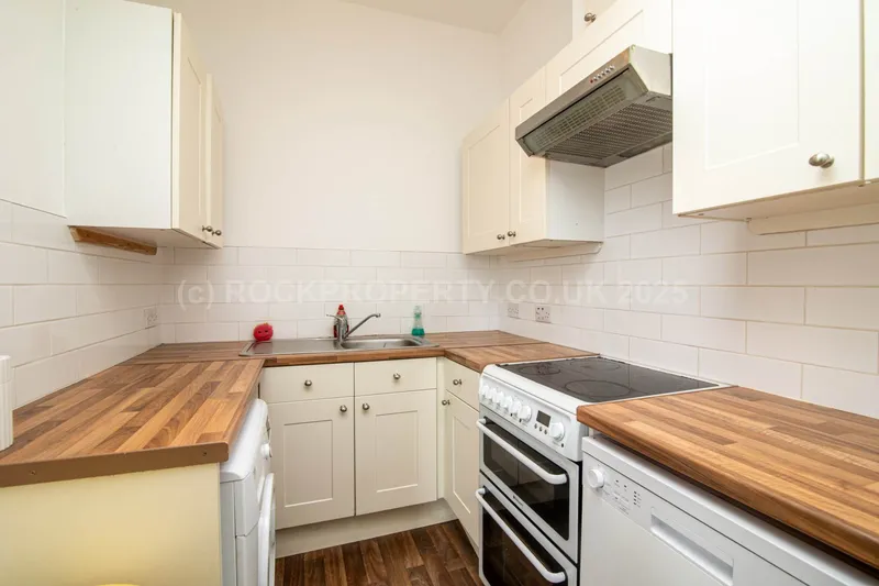 2 Double Beds / Dual Aspect / Parking, Leighton Court, St Aubin's Inner Rd — photograph 10