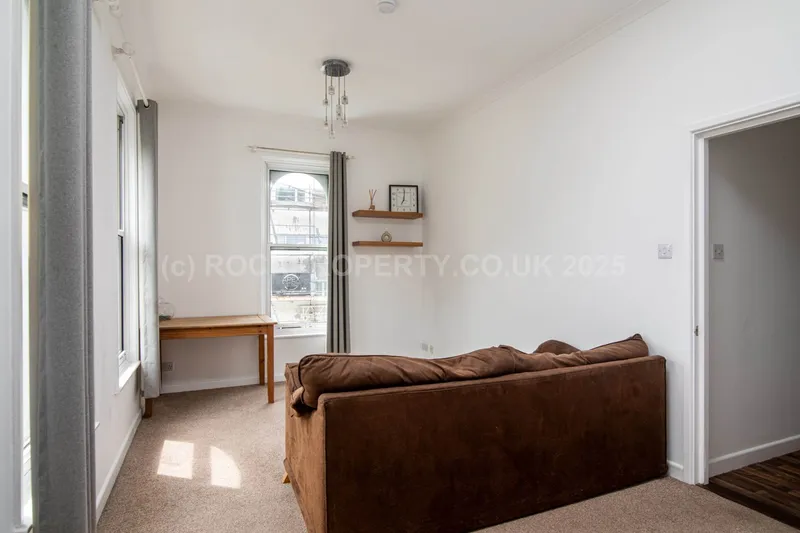 2 Double Beds / Dual Aspect / Parking, Leighton Court, St Aubin's Inner Rd — photograph 4