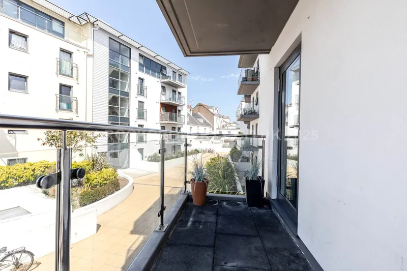 LARGE 2 BED + BALCONY, Saviours Place, Town Outskirts — main photograph