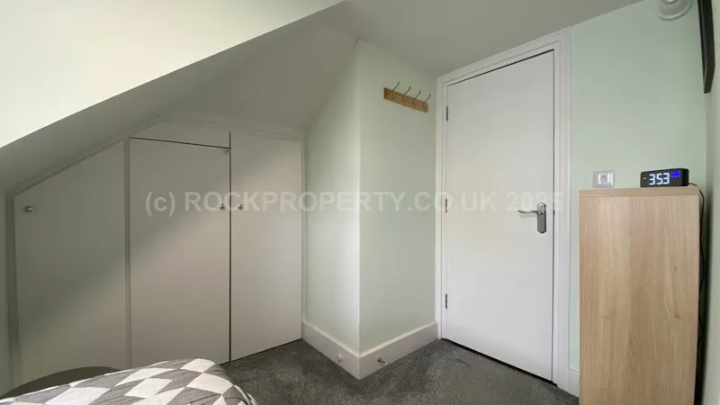 Top Floor 1 Bed Flat, Windsor Terrace, St Mark's Rd — photograph 9