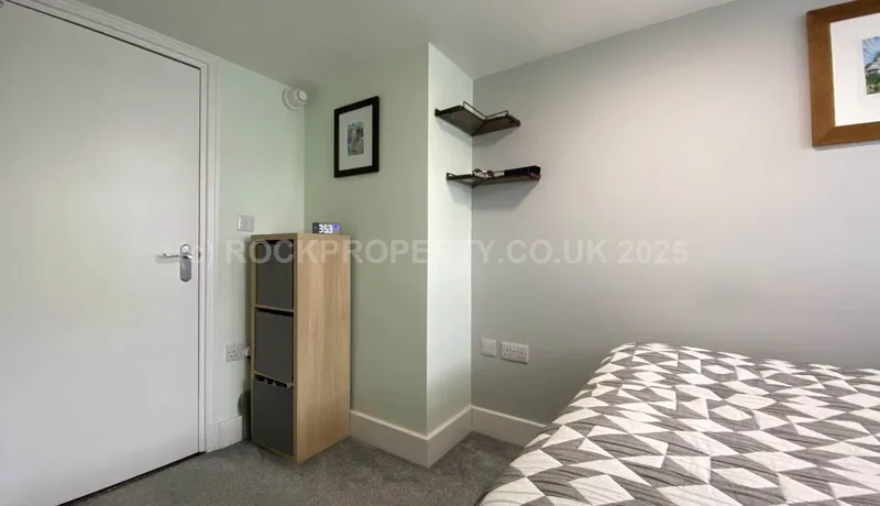Top Floor 1 Bed Flat, Windsor Terrace, St Mark's Rd — photograph 10