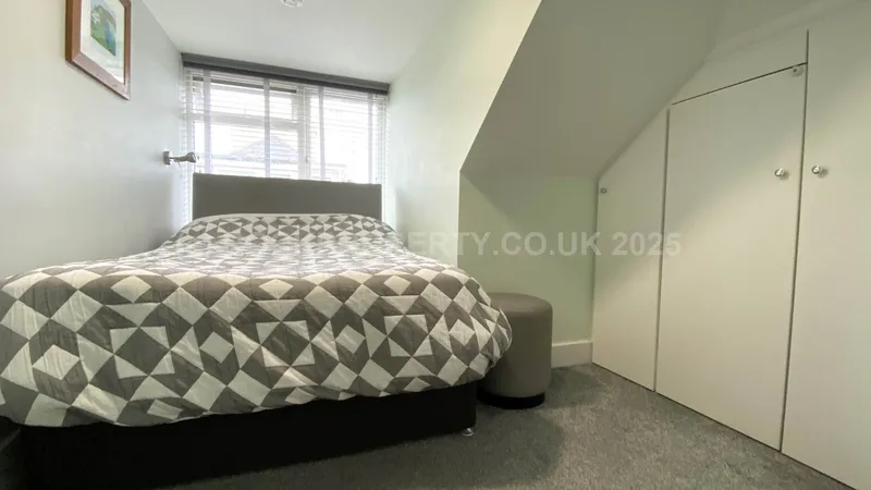 Top Floor 1 Bed Flat, Windsor Terrace, St Mark's Rd — photograph 8
