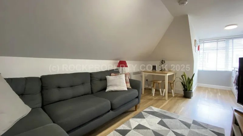Top Floor 1 Bed Flat, Windsor Terrace, St Mark's Rd — photograph 6