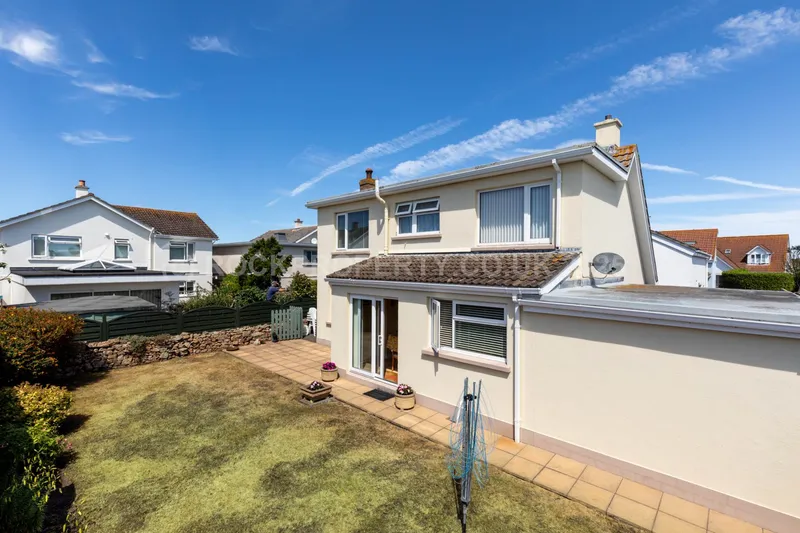 3 BED DETACHED HOUSE, La Verte Rue, St Brelade — photograph 2