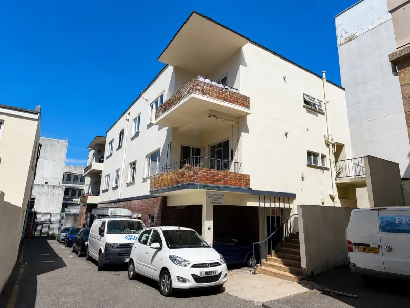 Colomberie Close — photograph 2