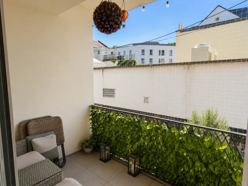 Colomberie Close — photograph 4