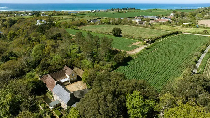 Les Charrieres — photograph 2