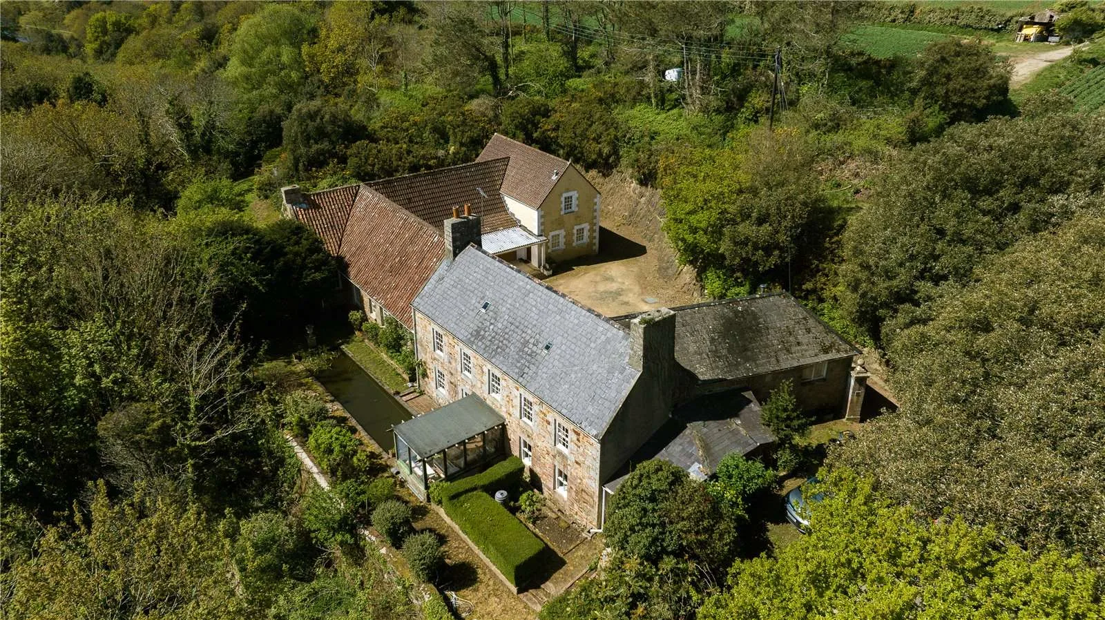 Les Charrieres — main photograph