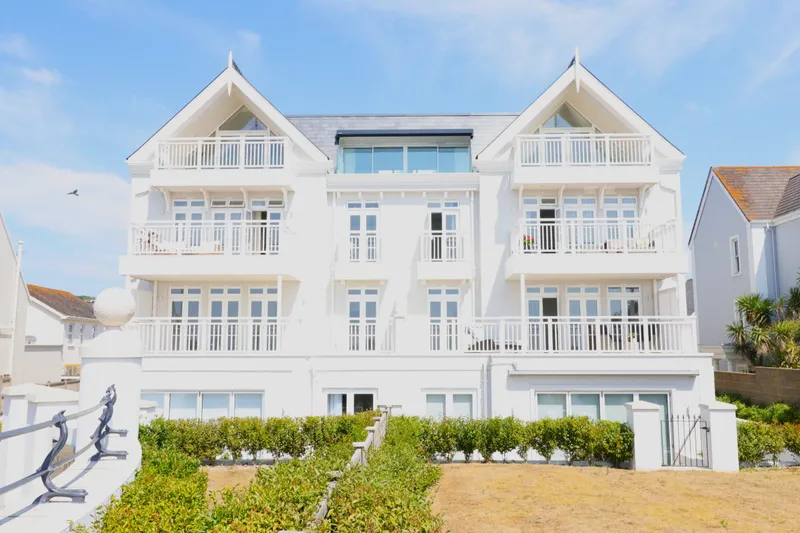 Luxury penthouse apartment with sea views — main photograph