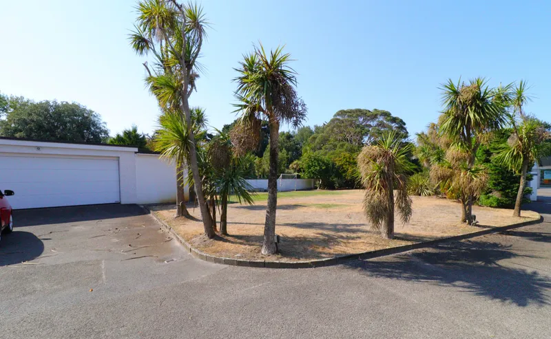 Stunning seafront location – 6 bedroom detached property — photograph 5