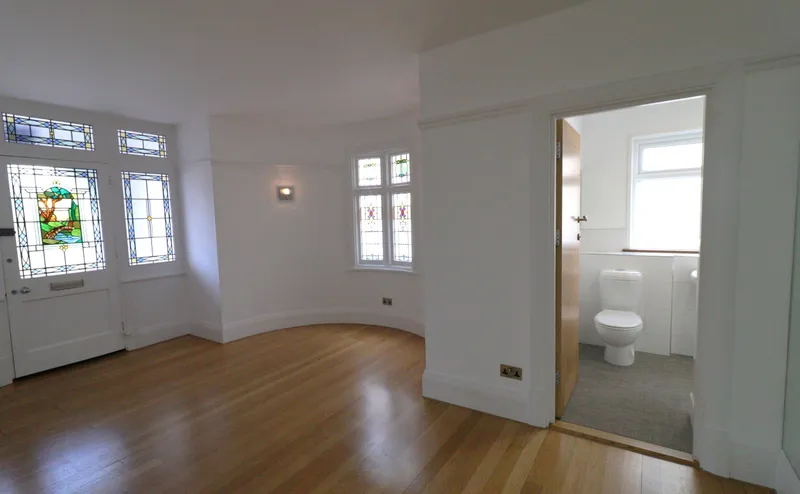 Stunning seafront location – 6 bedroom detached property — photograph 10