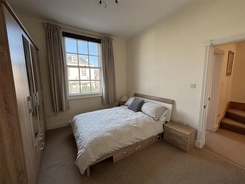 8 Park View Apts La Route Du Fort, St. Saviour, Jersey — photograph 6
