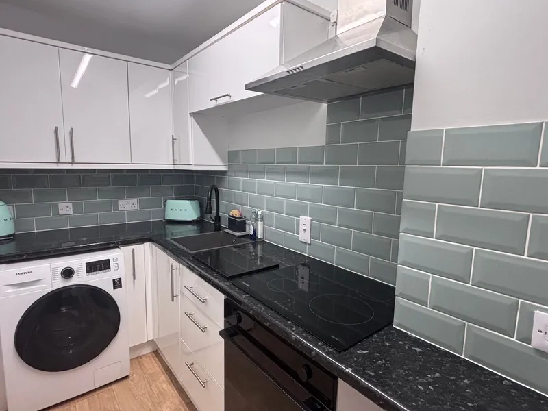Flat 1, Avon Court, 18 La Chasse — photograph 4