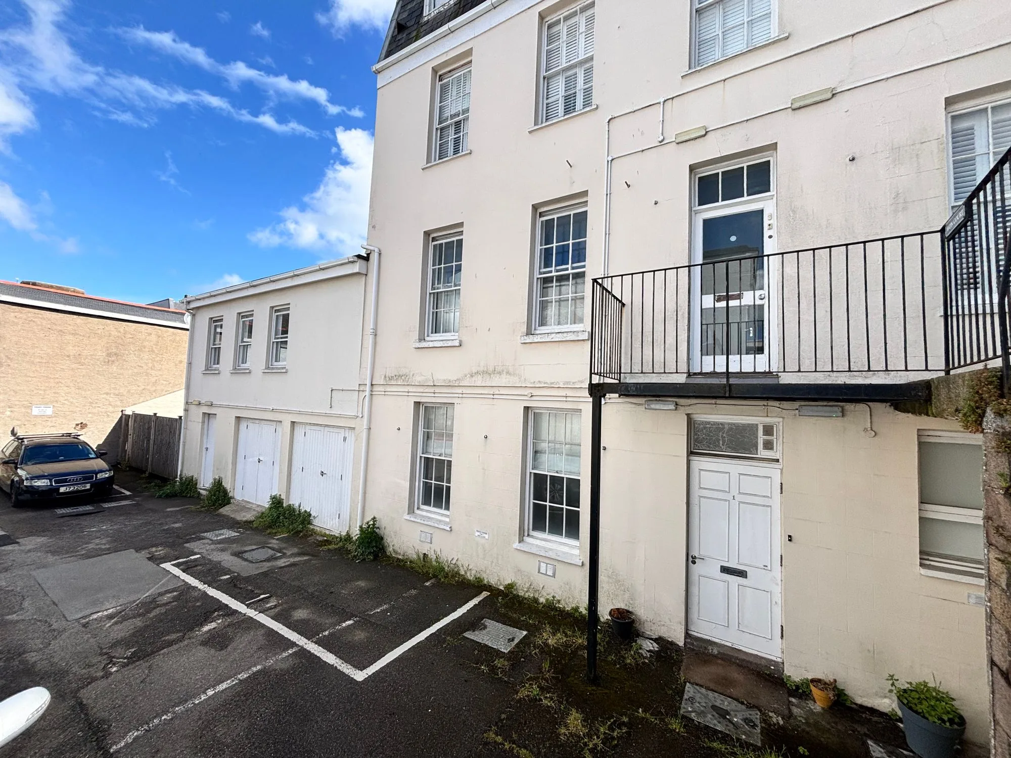Flat 1, Avon Court, 18 La Chasse — main photograph