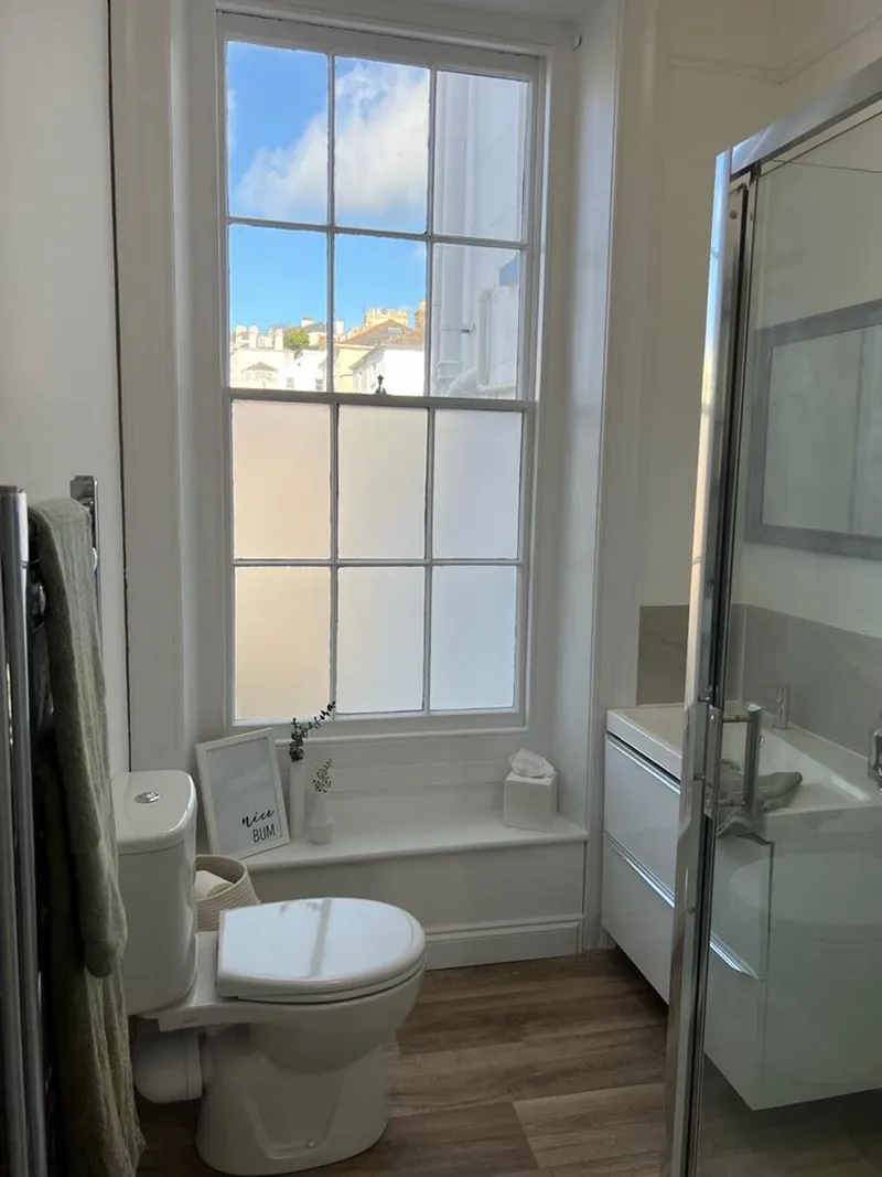 Flat 2, 4 Norfolk Terrace, 65 Rouge Bouillon — photograph 8