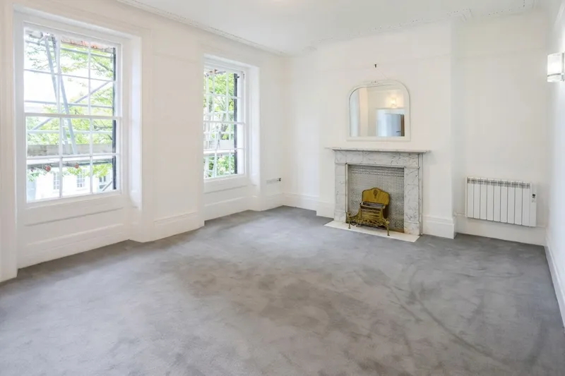 Flat 2, 4 Norfolk Terrace, 65 Rouge Bouillon — photograph 2