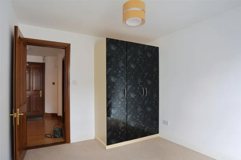 Flat 34, Kensington Court Kensington Place, St. Helier — photograph 8