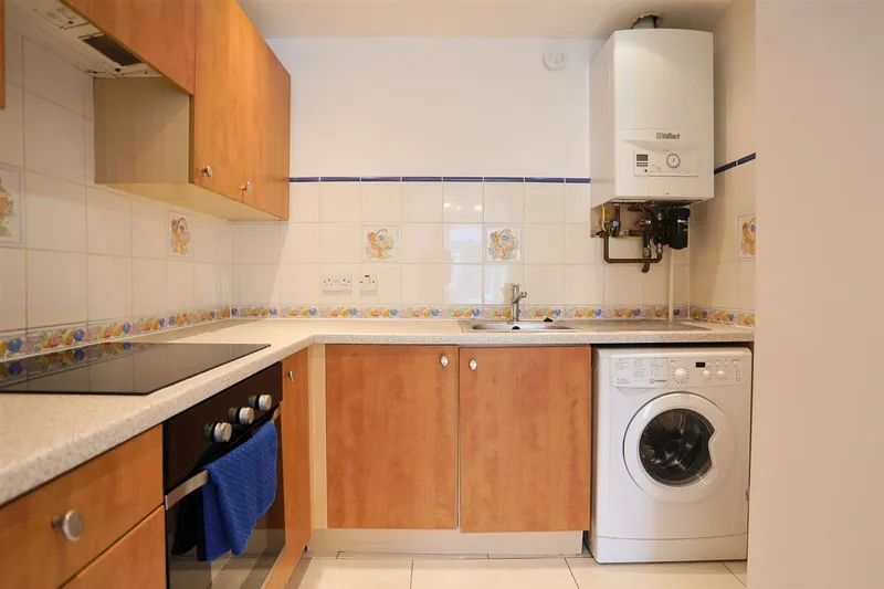 Flat 34, Kensington Court Kensington Place, St. Helier — photograph 4