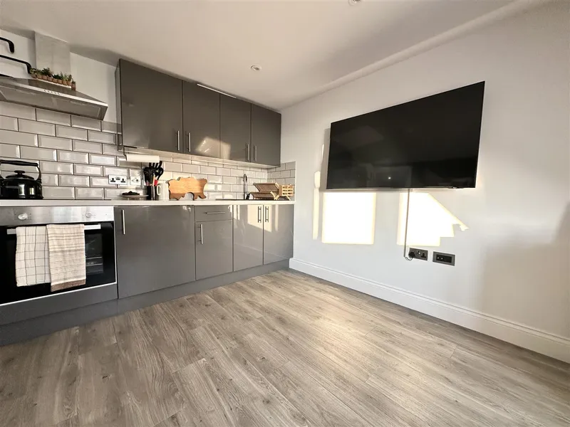 SP114 | Top floor 1 bedroom apartment | St Helier — photograph 4