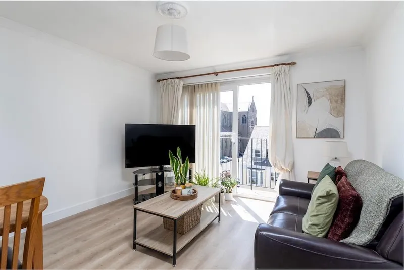 SP117 | Top floor 2 bedroom apartment | St Helier — main photograph