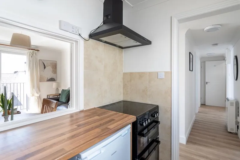 SP117 | Top floor 2 bedroom apartment | St Helier — photograph 6