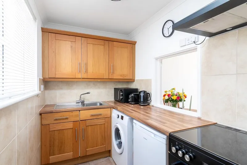 SP117 | Top floor 2 bedroom apartment | St Helier — photograph 5