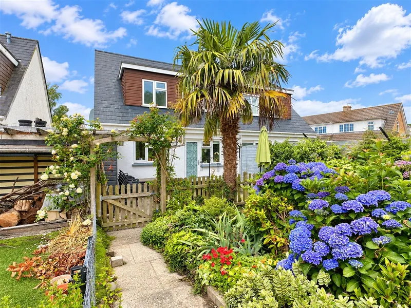 SP002 | 3 Bedroom family home with garden and parking | St Lawrence — photograph 11